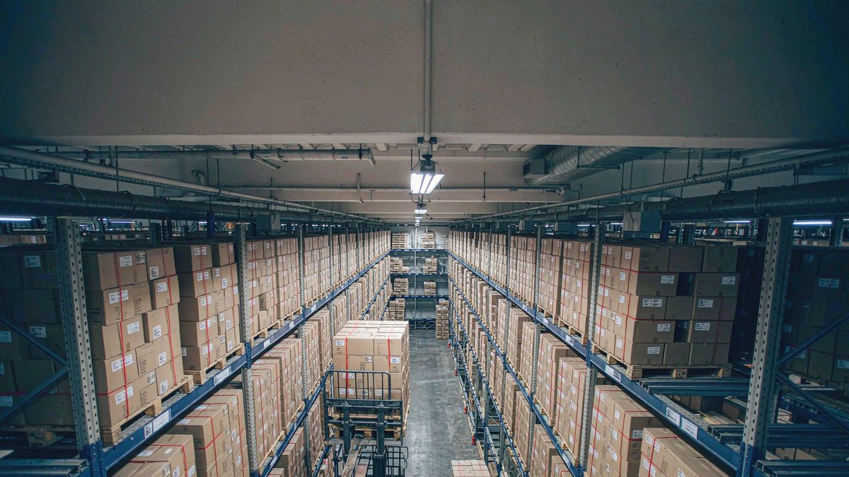 Overseas auto parts distribution warehouse