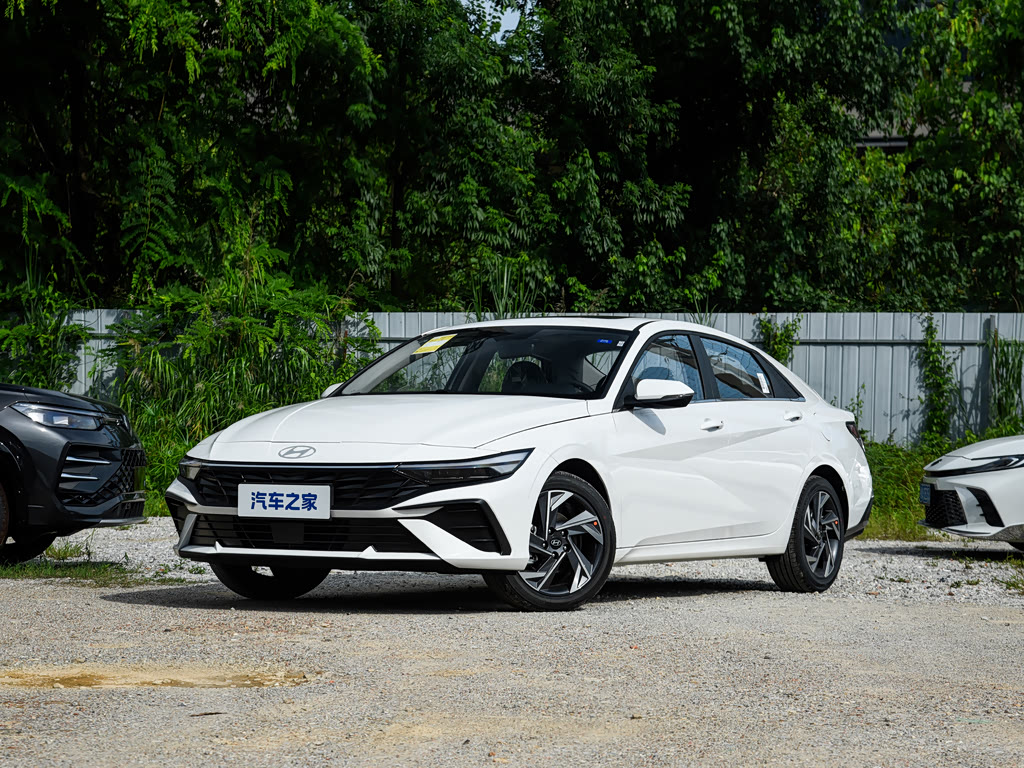 Hyundai Elantra — 3
