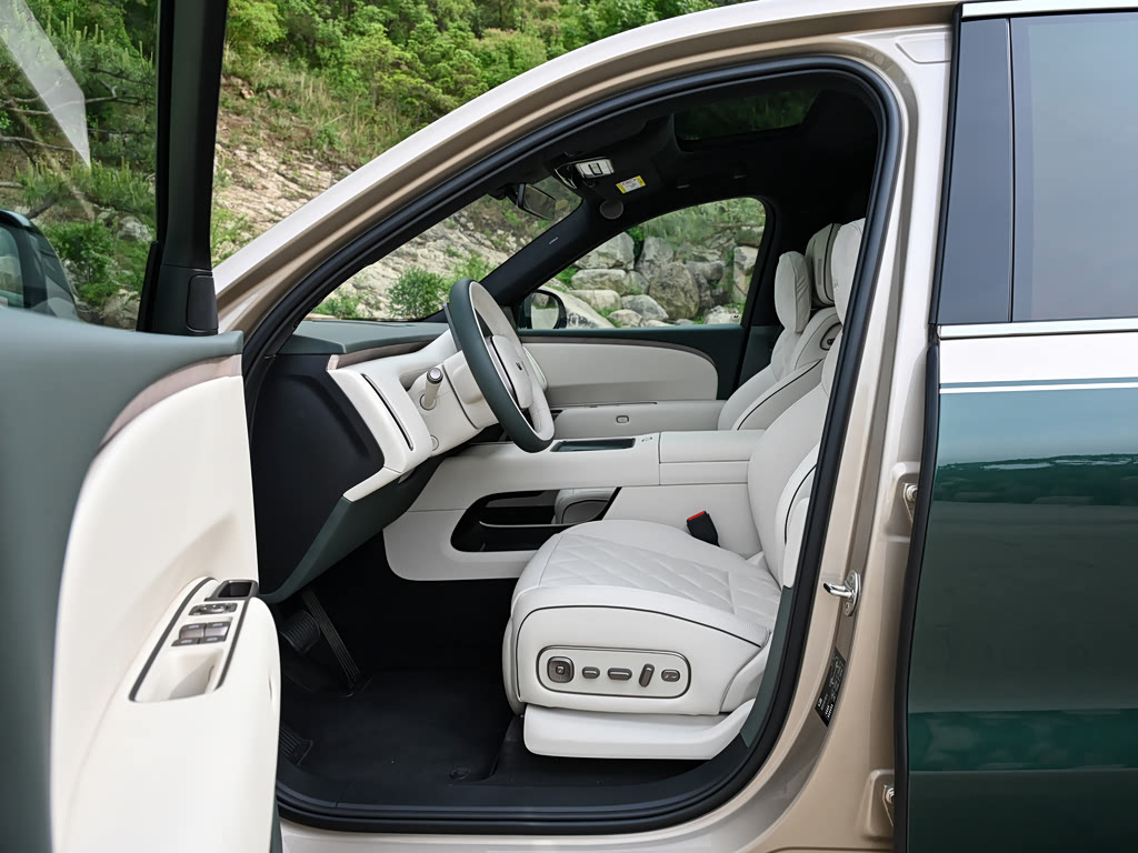 Li Auto 9U — 4