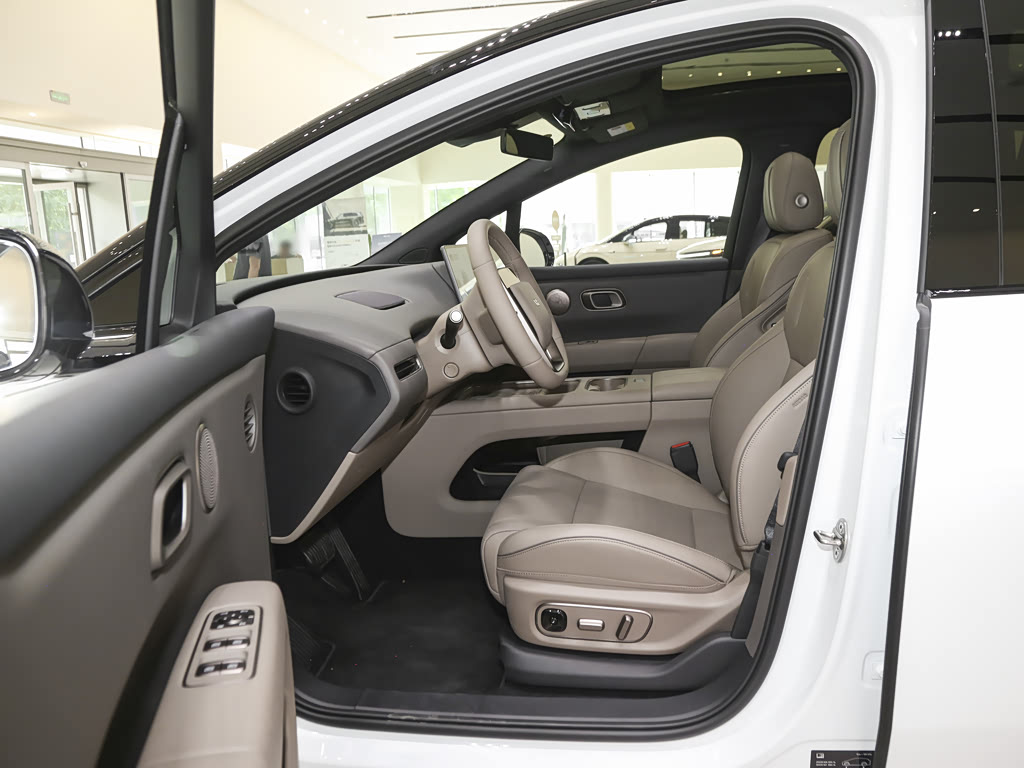 Li Auto i6 — 4