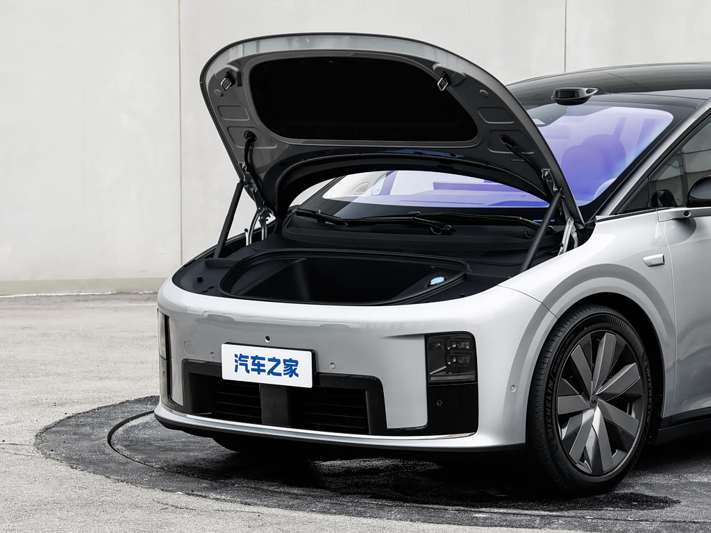 Li Auto i8 — 2