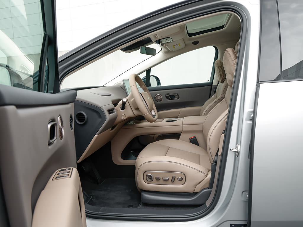 Li Auto i8 — 6