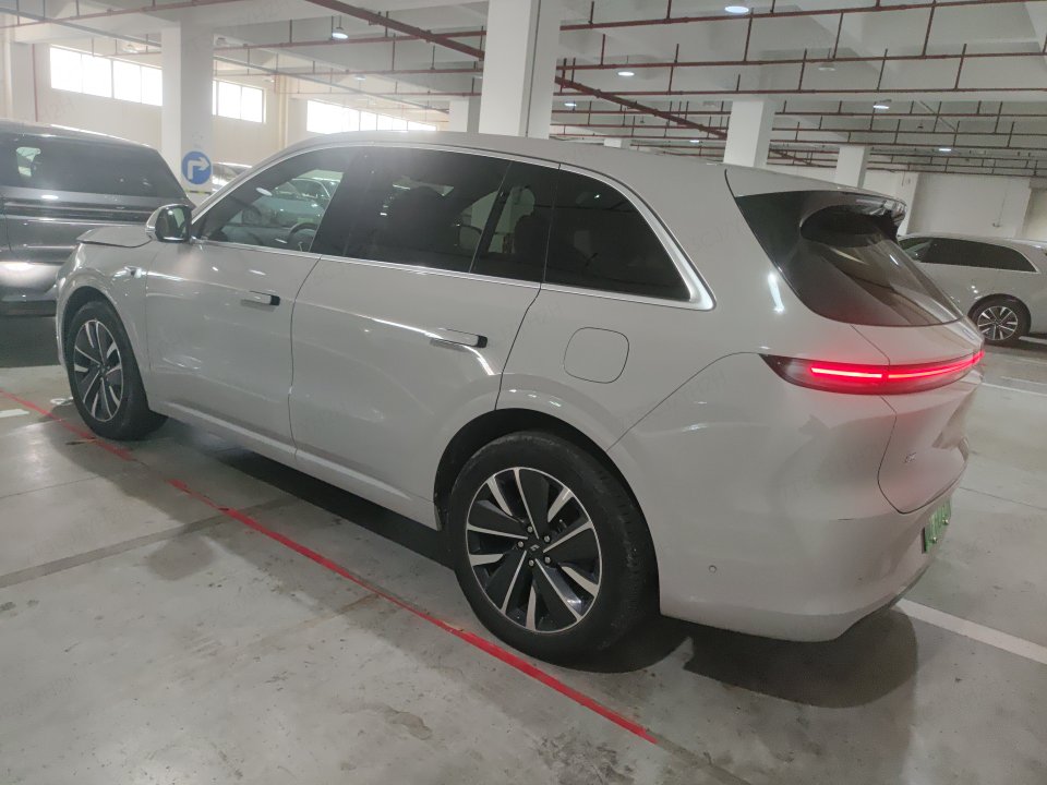 2025 Li Auto L6 Max — 3