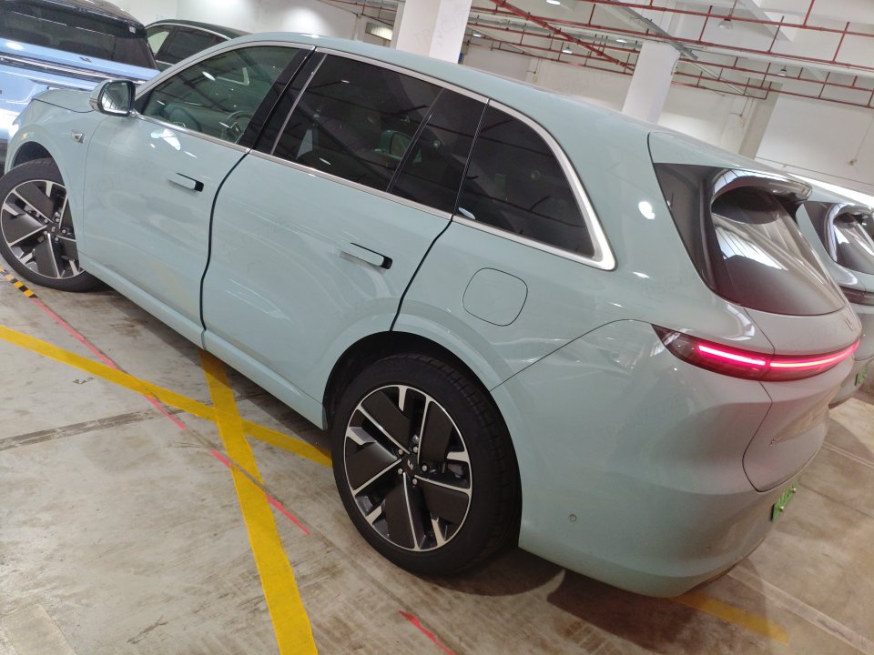 2025 Li Auto L6 Max — 3