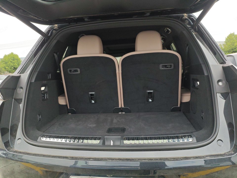 2025 Li Auto L8 Max — 7