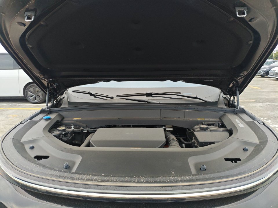 2025 Li Auto L8 Max — 8