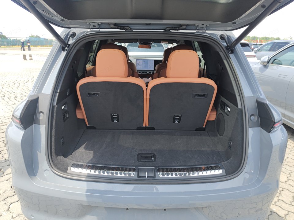 2025 Li Auto L8 Max — 7