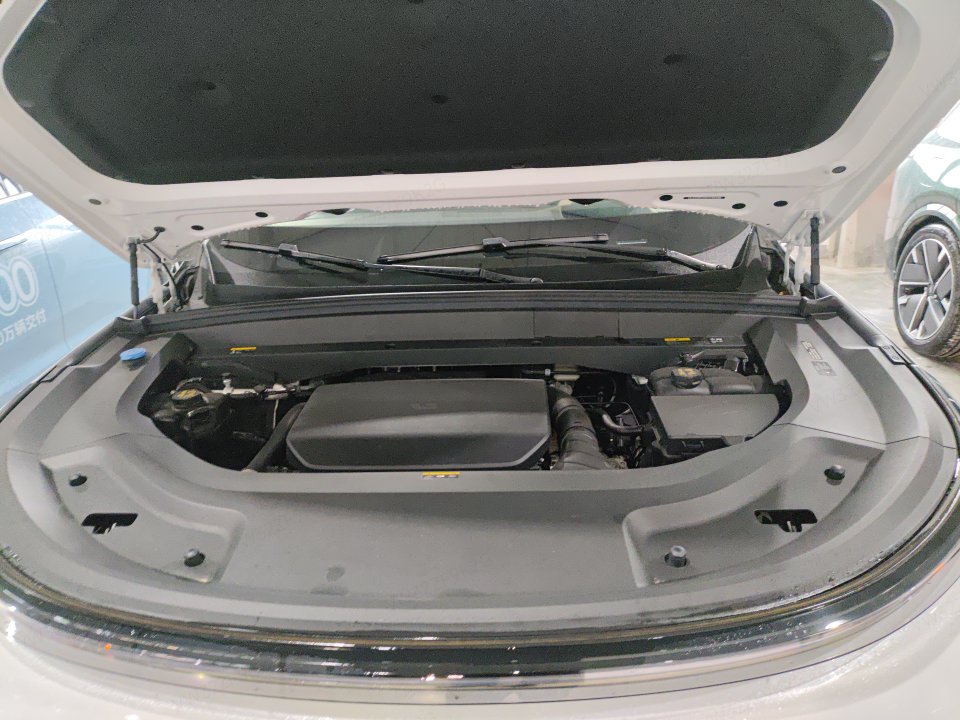 2025 Li Auto L8 Max — 8