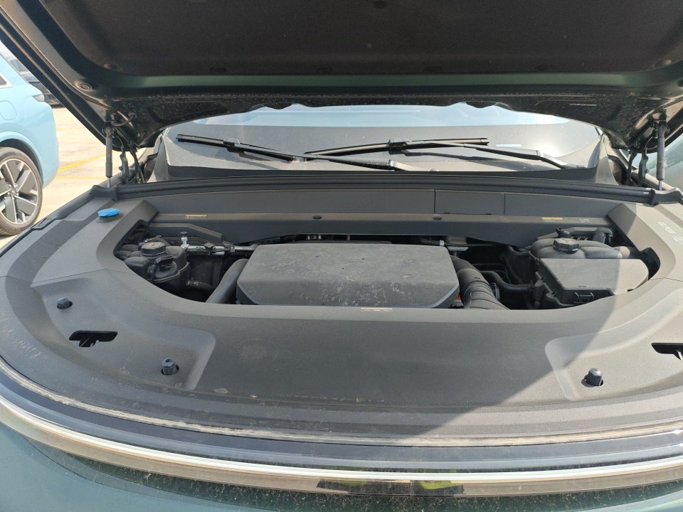 2025 Li Auto L8 Ultra — 8