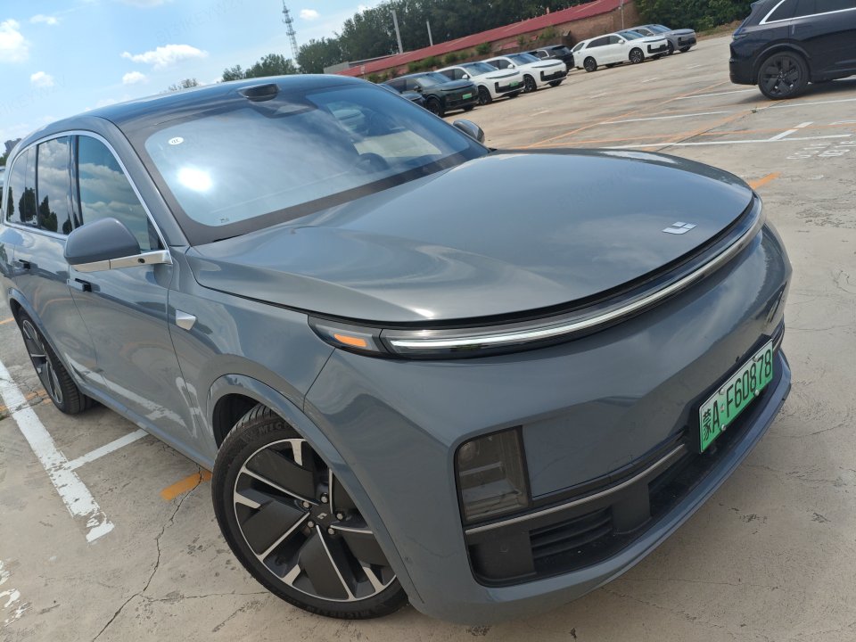 2025 理想L8 Ultra — 2