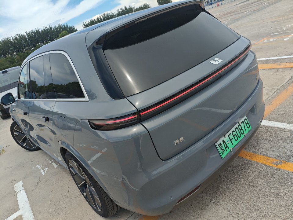 2025 理想L8 Ultra — 3