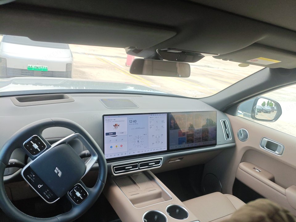 2025 理想L8 Ultra — 5