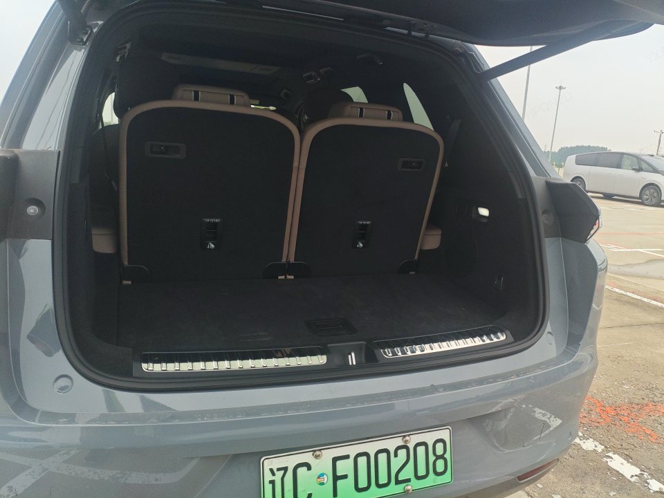 2025 Li Auto L8 Ultra — 7