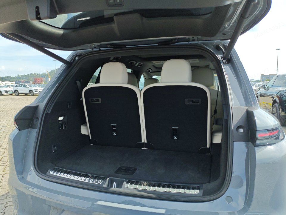 2025 Li Auto L8 Ultra — 7