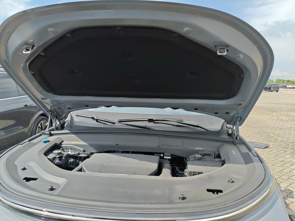 2025 Li Auto L8 Ultra — 8
