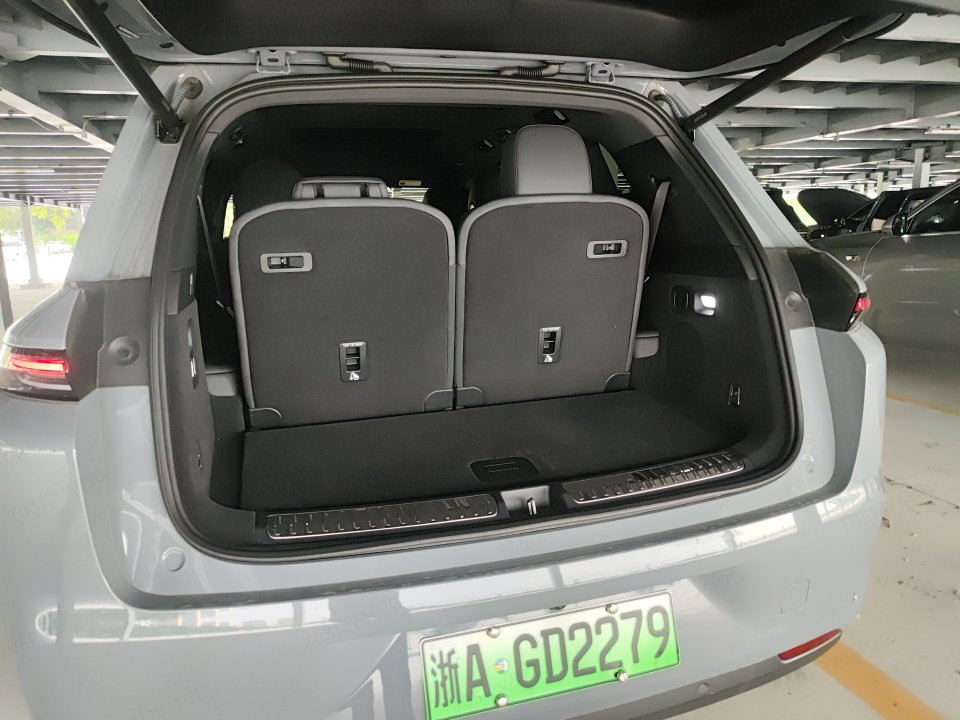 2025 Li Auto L8 Ultra — 7
