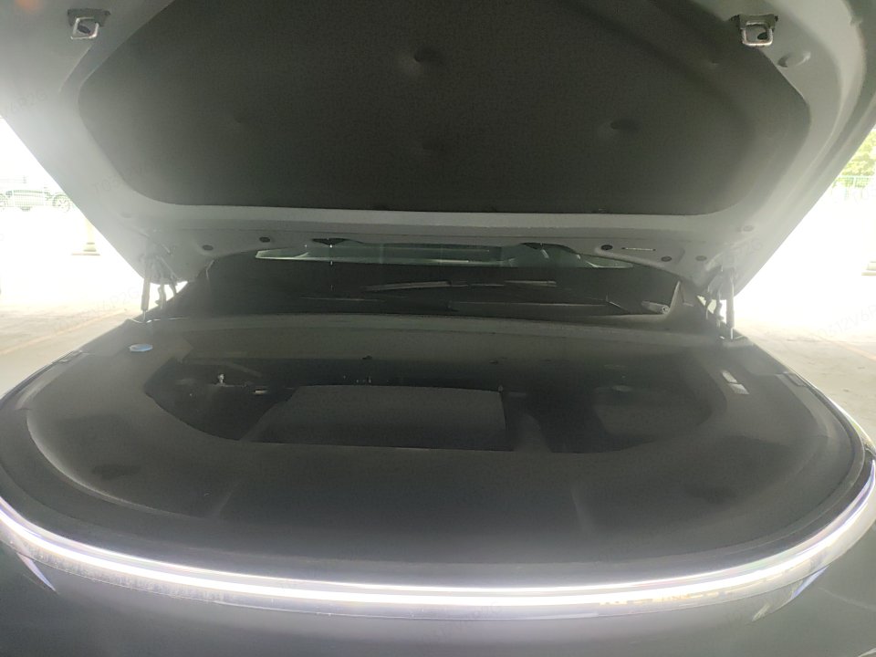2025 Li Auto L8 Ultra — 8