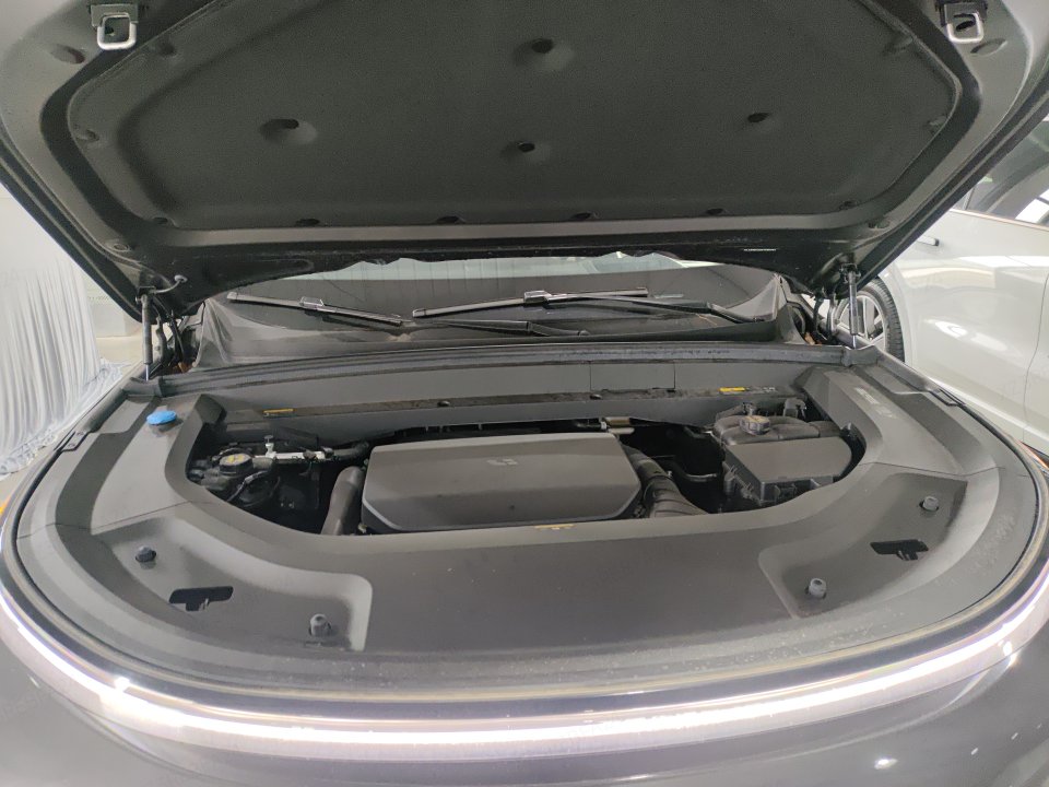 2025 理想L9 Ultra — 8