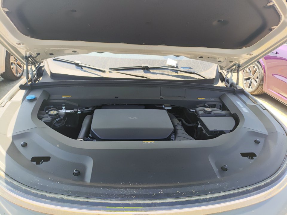 2025 Li Auto L9 Ultra — 8