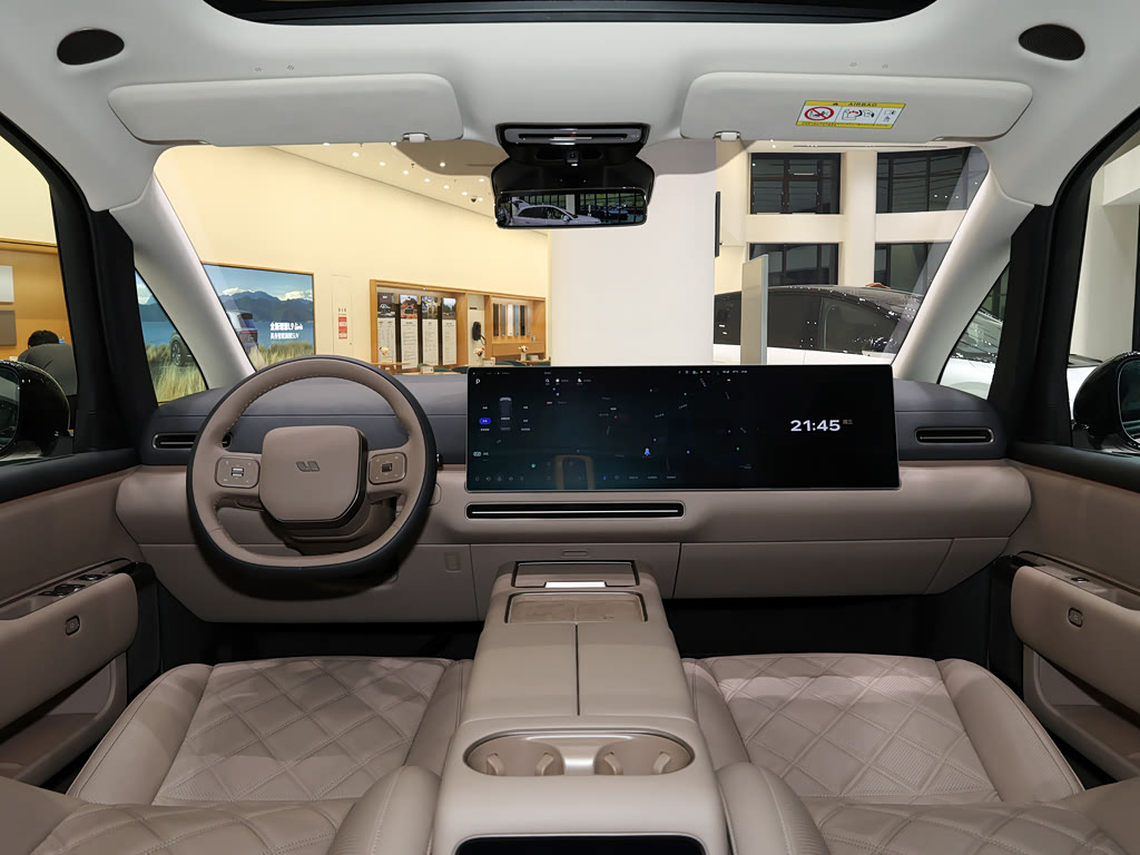 Li Auto MEGA Ultra — 2