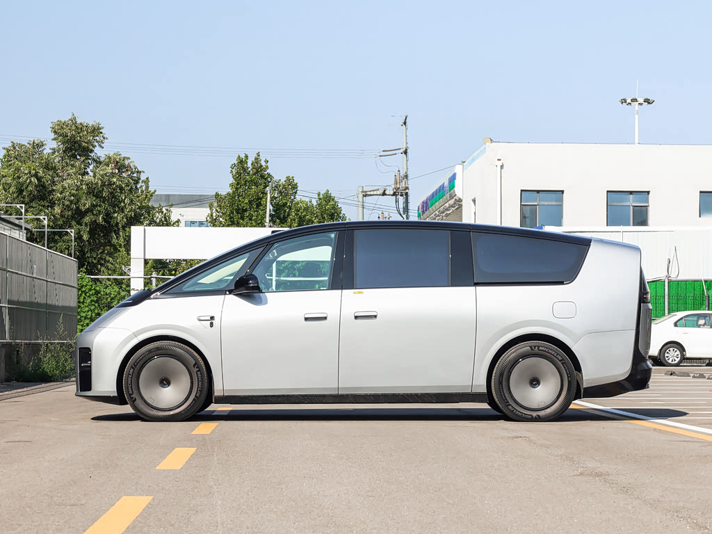 Li Auto MEGA Ultra — 5