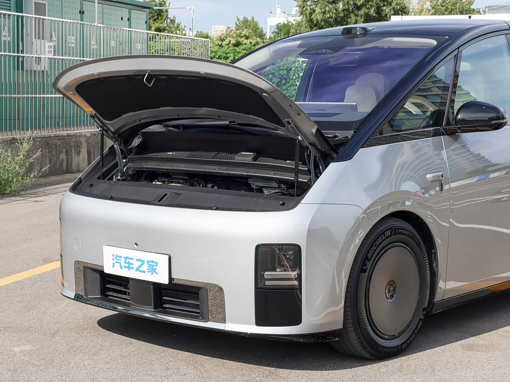 Li Auto MEGA Ultra — 6