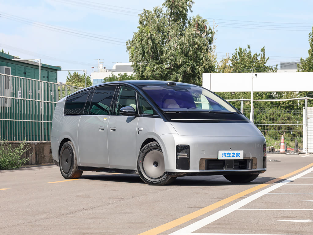 Li Auto MEGA Ultra — 7