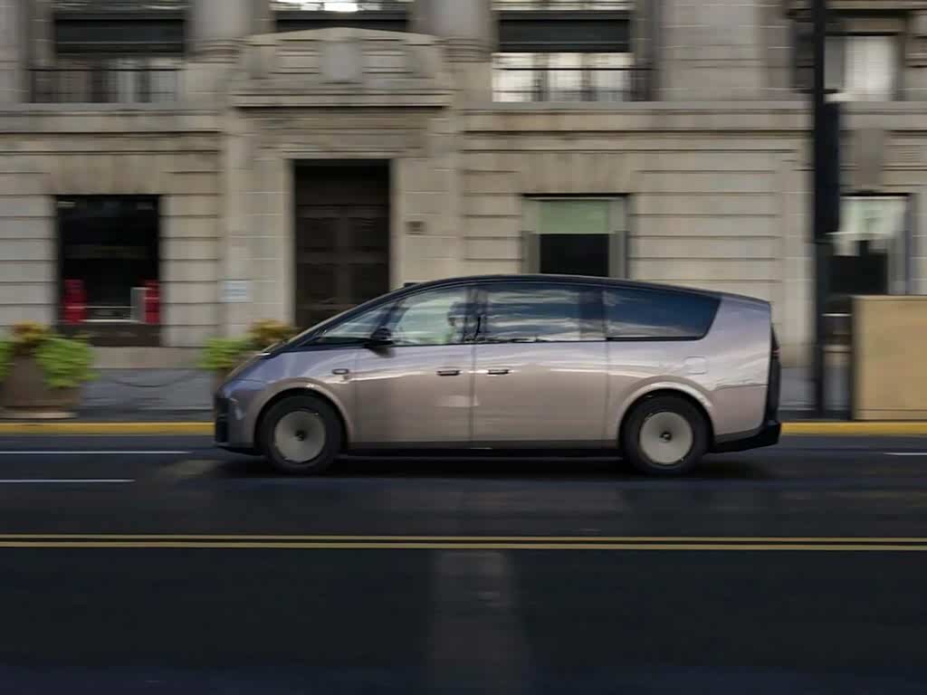 Li Auto MEGA Ultra — 8