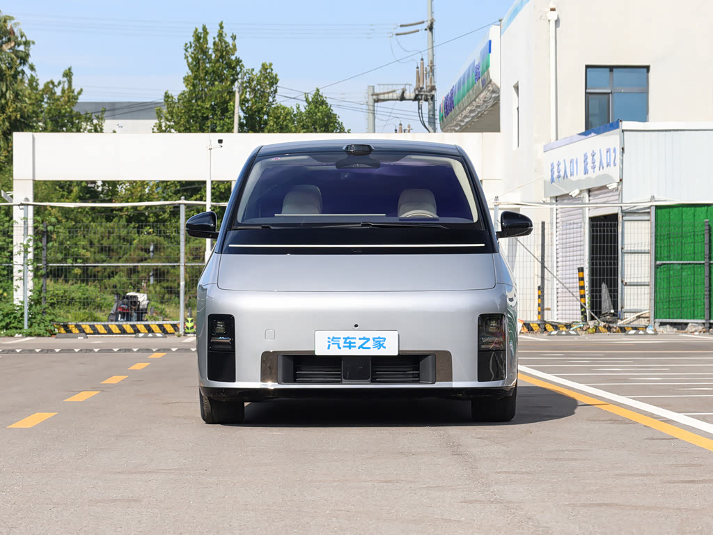 Li Auto MEGA Ultra — 9