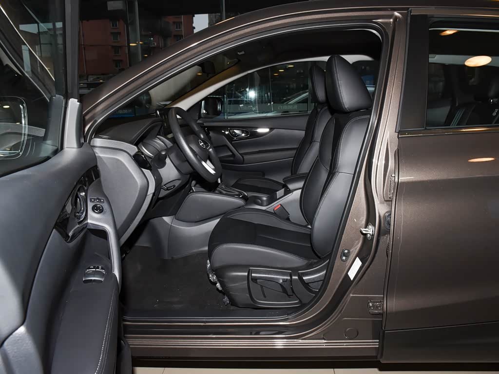 Nissan Qashqai — 7