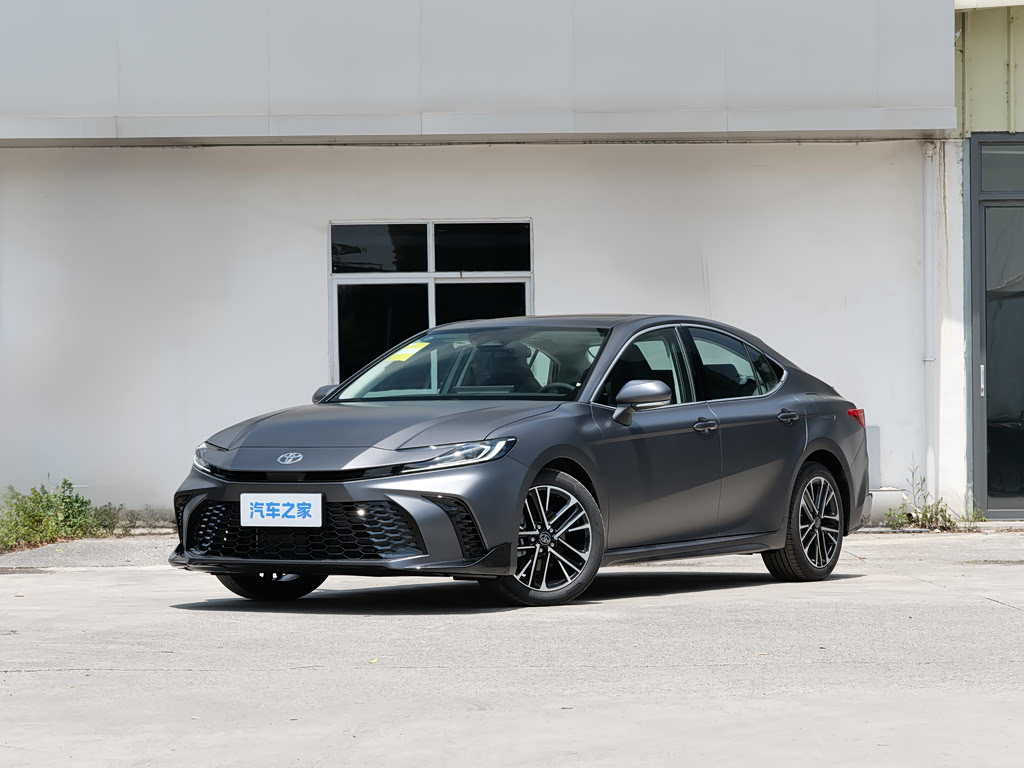 Toyota Camry — 3