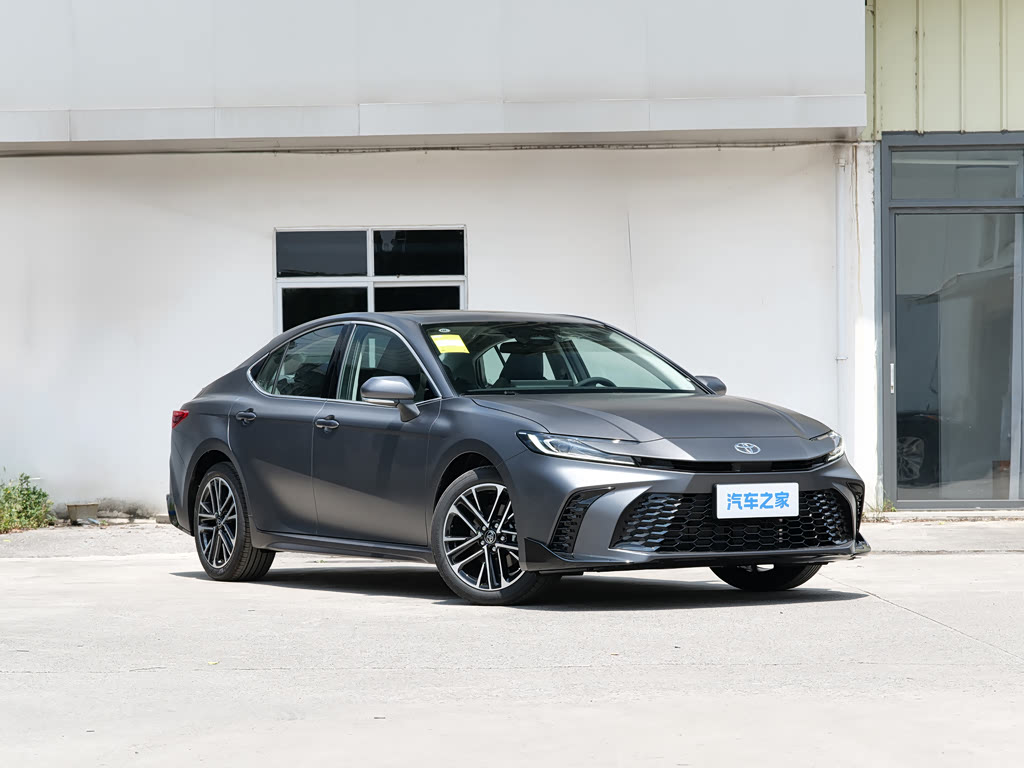 Toyota Camry — 4