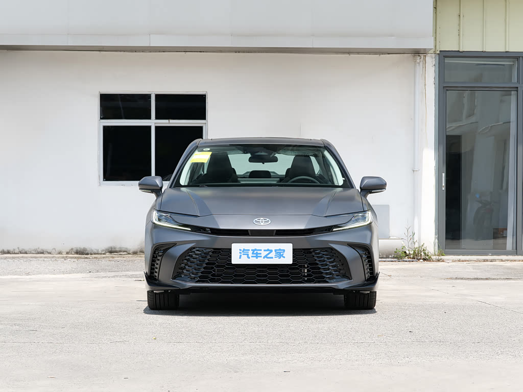 Toyota Camry — 6