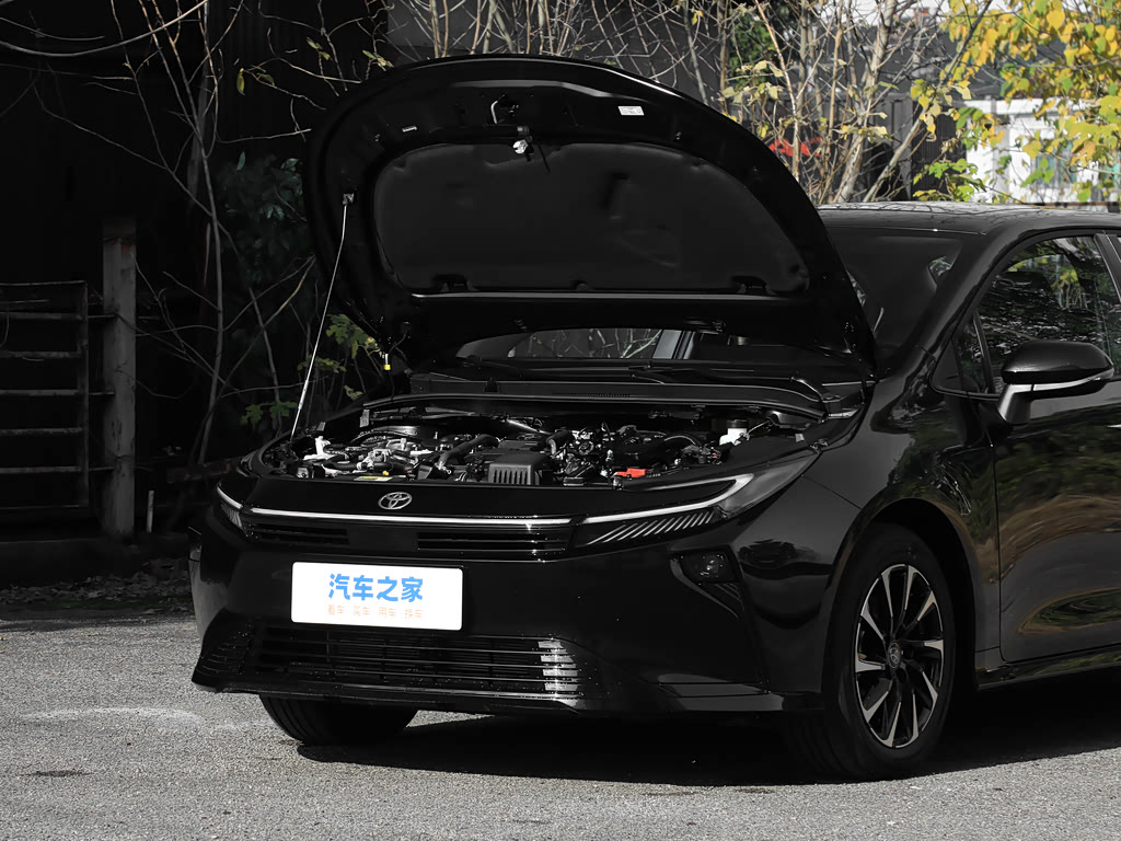 Toyota Corolla Hybrid — 3